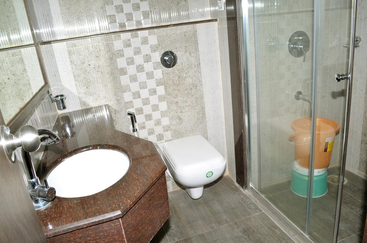 Hotel Surya Rajahmundry Ngoại thất bức ảnh
