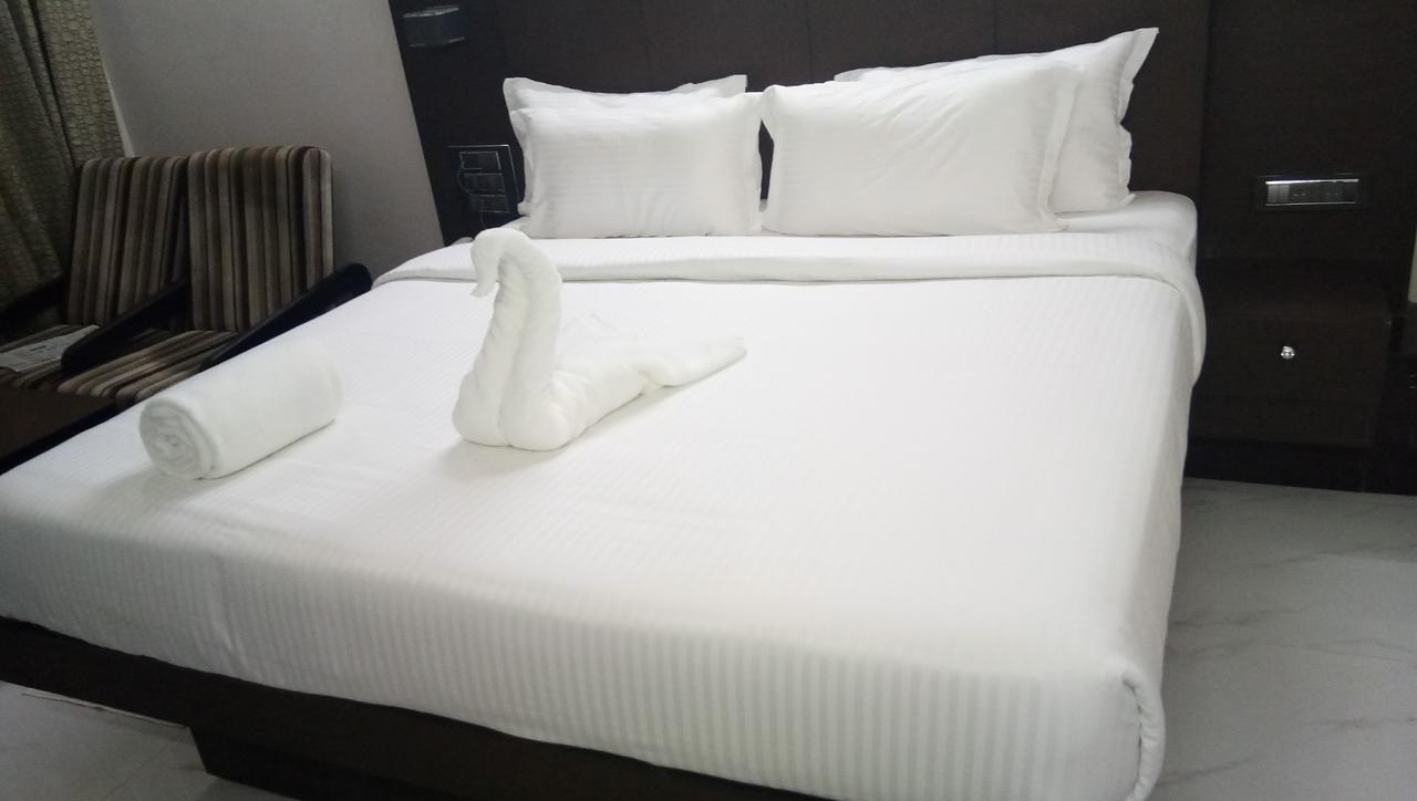 Hotel Surya Rajahmundry Ngoại thất bức ảnh
