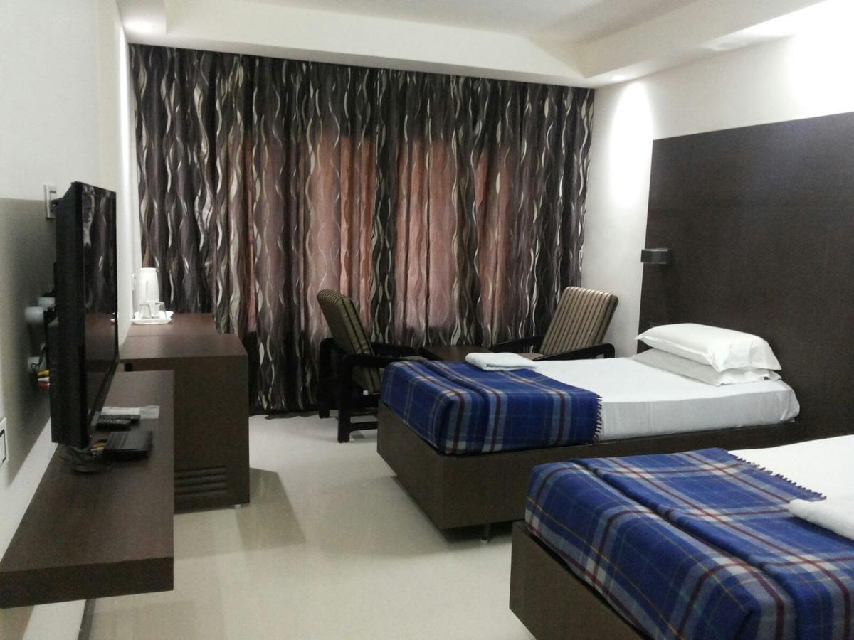 Hotel Surya Rajahmundry Ngoại thất bức ảnh