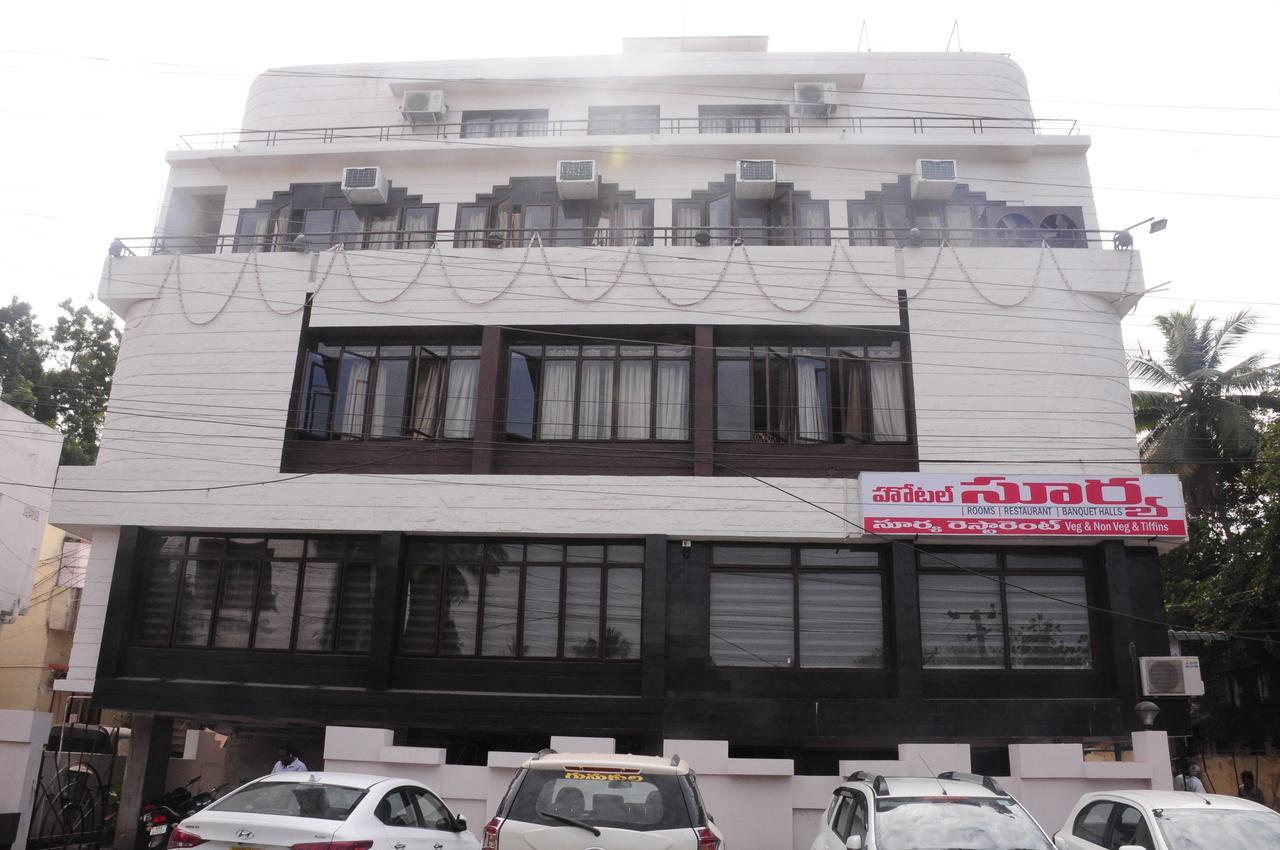 Hotel Surya Rajahmundry Ngoại thất bức ảnh