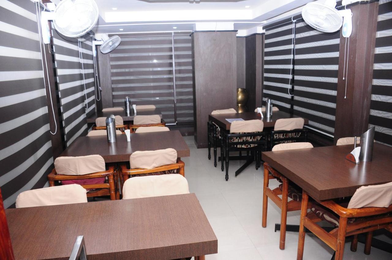 Hotel Surya Rajahmundry Ngoại thất bức ảnh