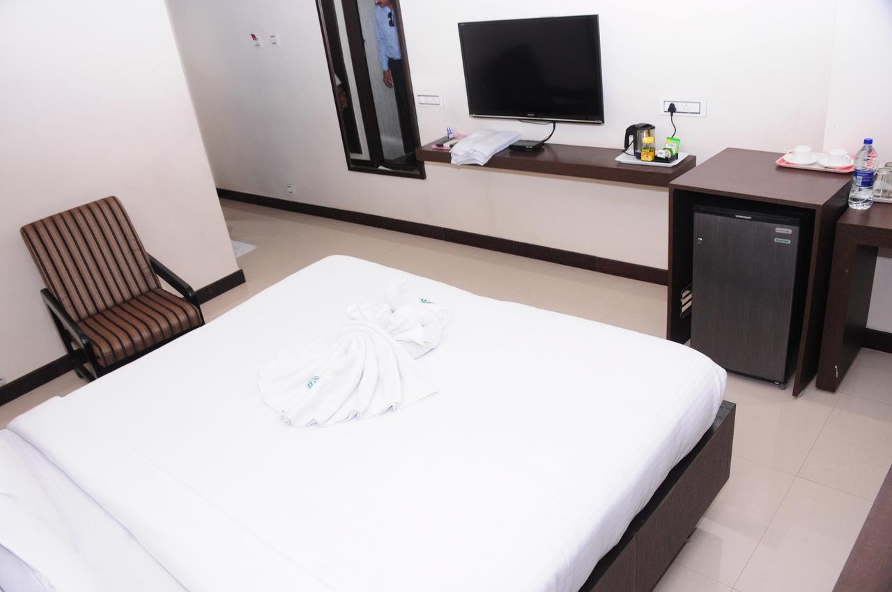 Hotel Surya Rajahmundry Ngoại thất bức ảnh