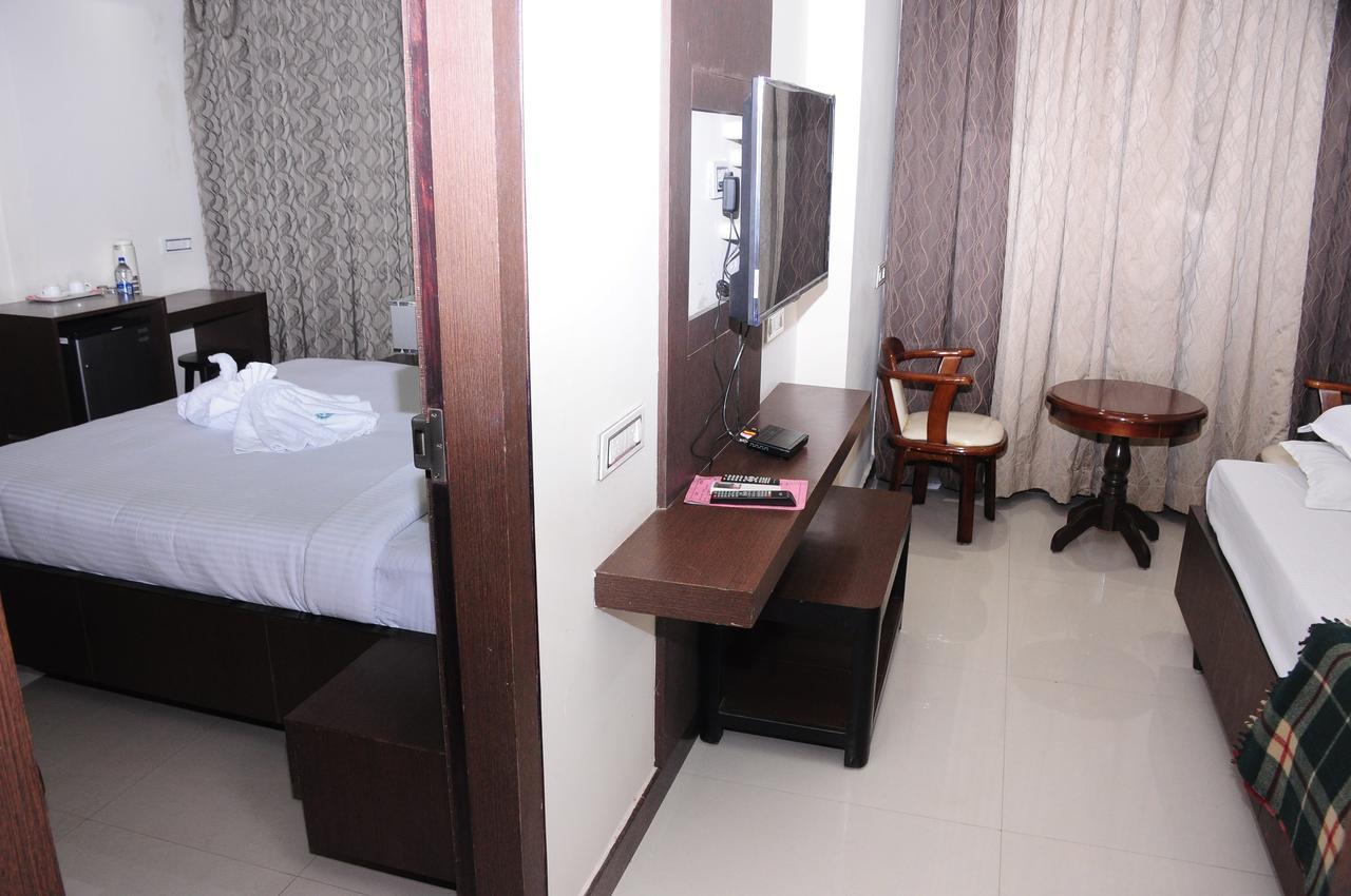 Hotel Surya Rajahmundry Ngoại thất bức ảnh