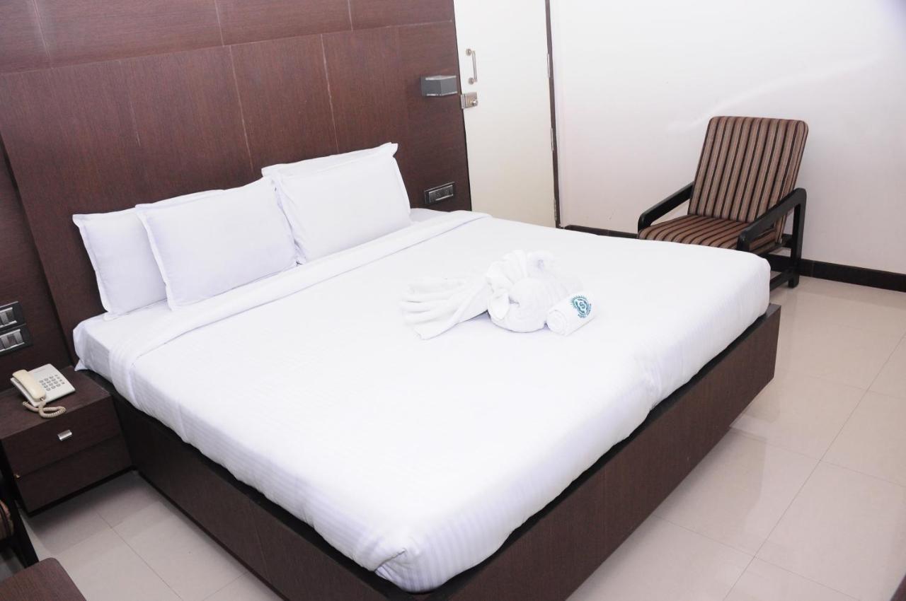 Hotel Surya Rajahmundry Ngoại thất bức ảnh