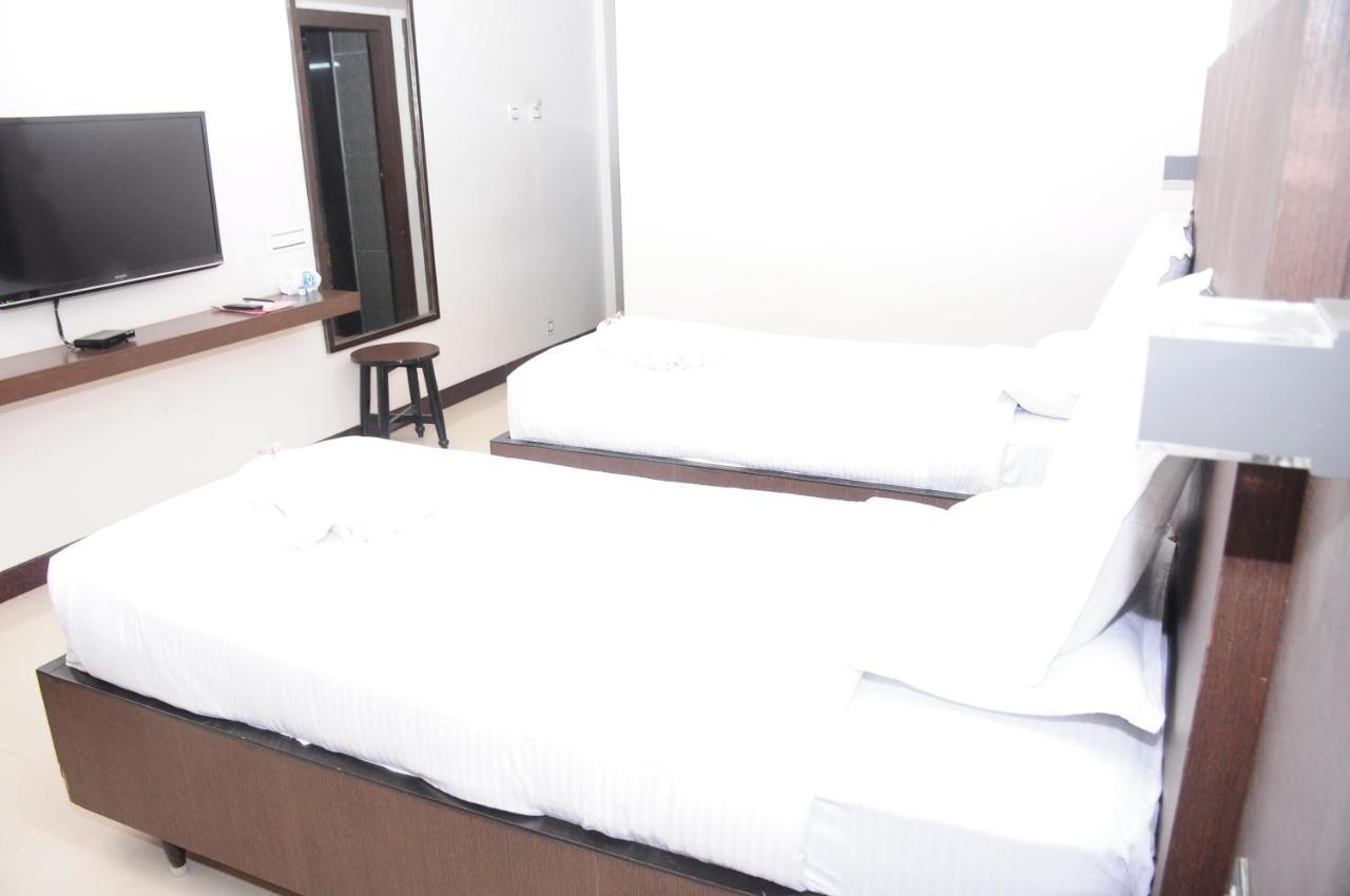 Hotel Surya Rajahmundry Ngoại thất bức ảnh