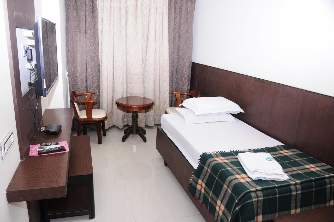Hotel Surya Rajahmundry Ngoại thất bức ảnh