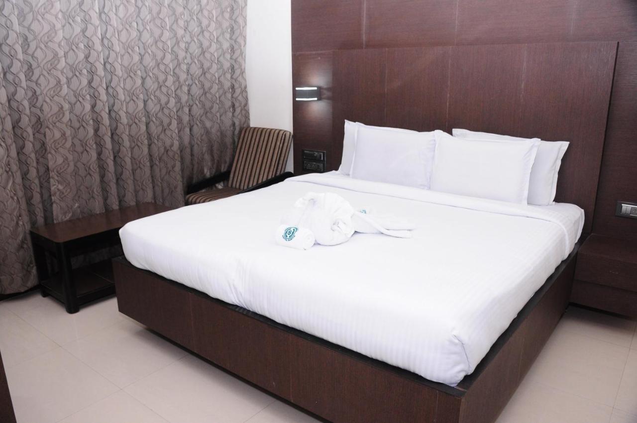 Hotel Surya Rajahmundry Ngoại thất bức ảnh