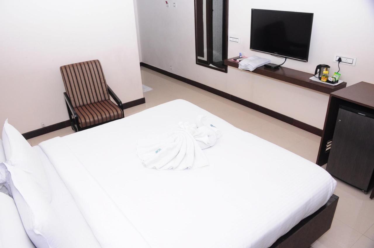 Hotel Surya Rajahmundry Ngoại thất bức ảnh